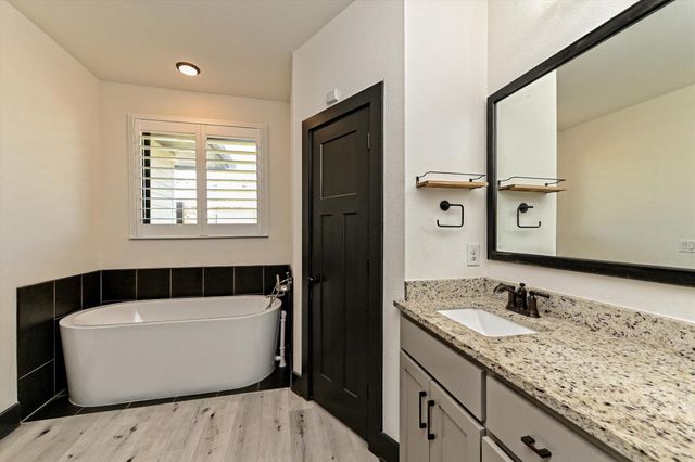 100 Dax DR, Liberty Hill, TX 78642