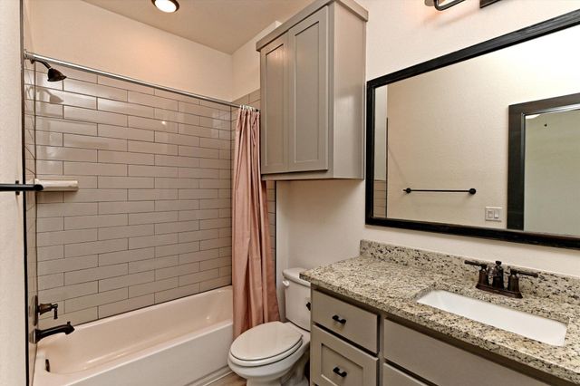 100 Dax DR, Liberty Hill, TX 78642