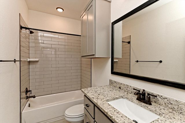 100 Dax DR, Liberty Hill, TX 78642