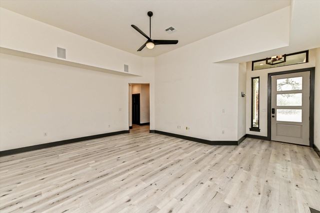 100 Dax DR, Liberty Hill, TX 78642