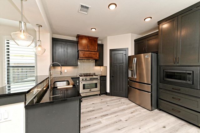 100 Dax DR, Liberty Hill, TX 78642