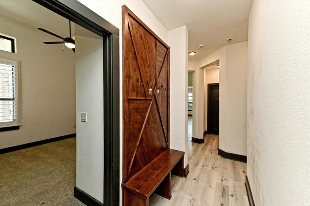 100 Dax DR, Liberty Hill, TX 78642