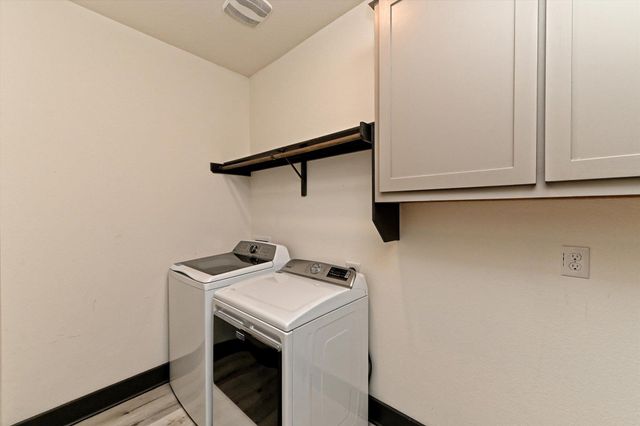 100 Dax DR, Liberty Hill, TX 78642