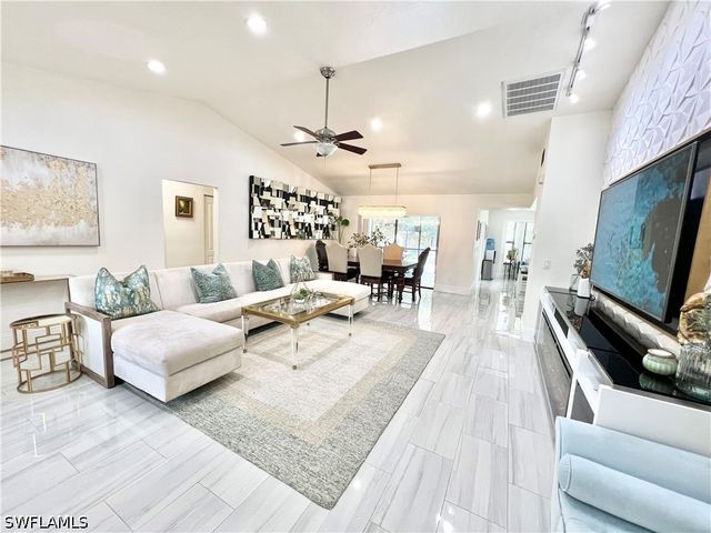 2499 River Reach DR, Naples, FL 34104