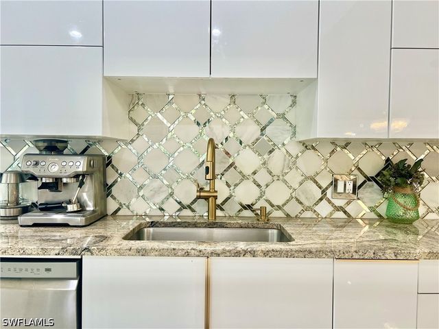 2499 River Reach DR, Naples, FL 34104
