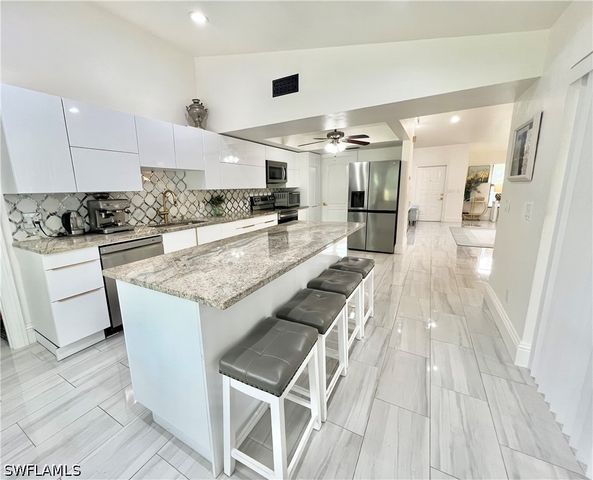 2499 River Reach DR, Naples, FL 34104