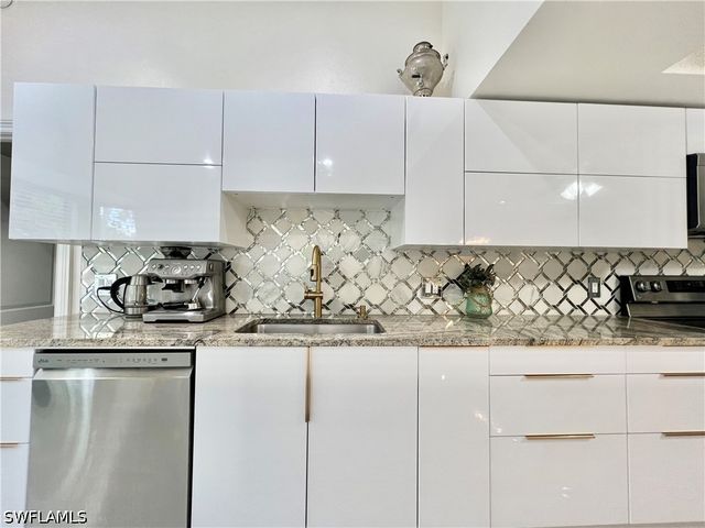 2499 River Reach DR, Naples, FL 34104