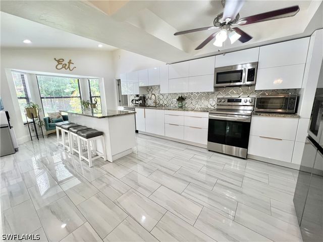 2499 River Reach DR, Naples, FL 34104