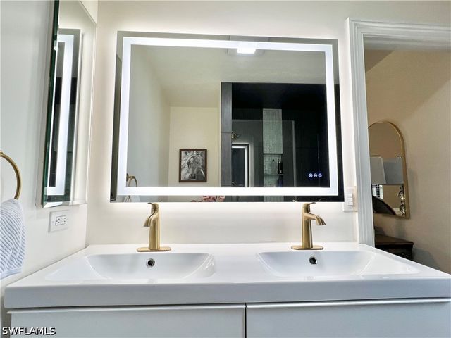 2499 River Reach DR, Naples, FL 34104