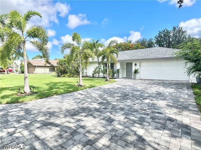 2499 River Reach DR, Naples, FL 34104