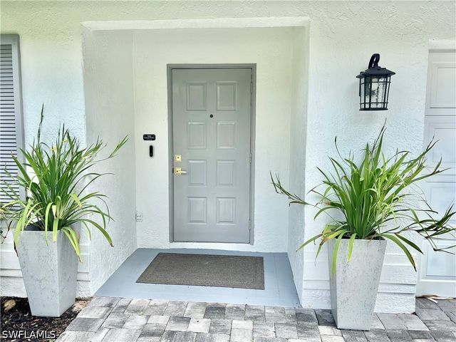 2499 River Reach DR, Naples, FL 34104