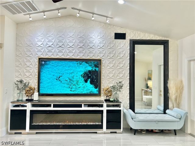 2499 River Reach DR, Naples, FL 34104