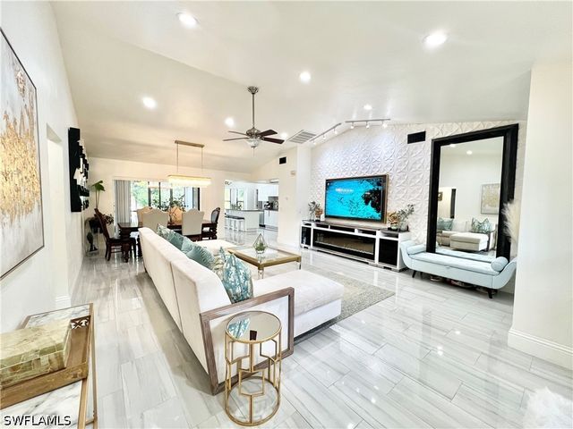 2499 River Reach DR, Naples, FL 34104