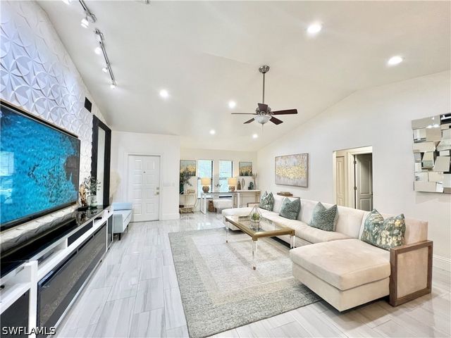 2499 River Reach DR, Naples, FL 34104