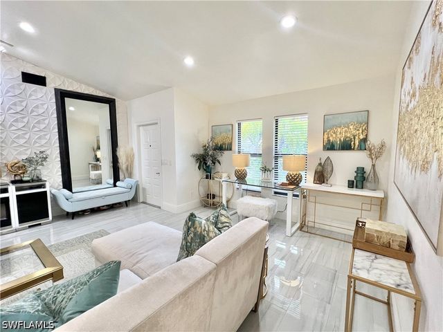 2499 River Reach DR, Naples, FL 34104