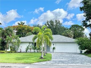 2499 River Reach DR, Naples, FL 34104