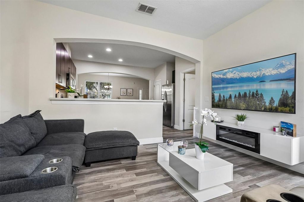 Image 7 of property listing at 8608 BROOKVALE DRIVE, Windermere, FL 34786