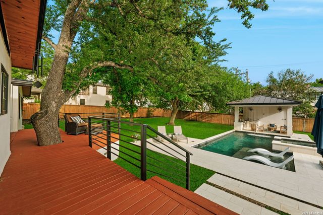 524 GARRATY RD, Terrell Hills, TX 78209