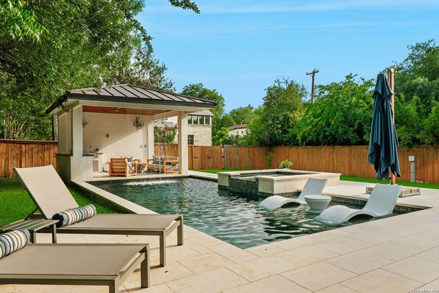 524 GARRATY RD, Terrell Hills, TX 78209