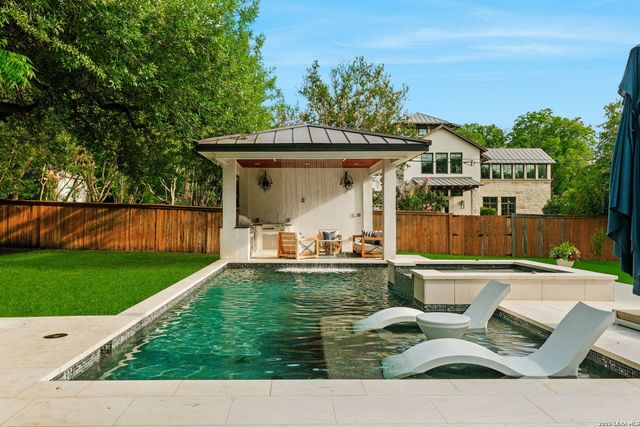 524 GARRATY RD, Terrell Hills, TX 78209