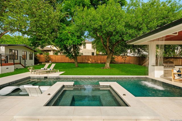 524 GARRATY RD, Terrell Hills, TX 78209