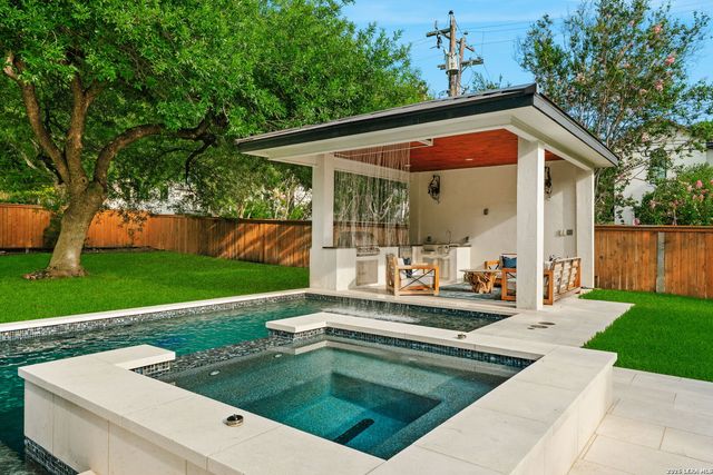 524 GARRATY RD, Terrell Hills, TX 78209