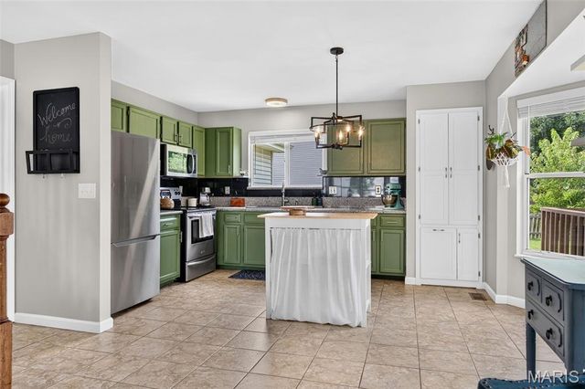8 Jacqueline Circle, O'fallon, MO 63368