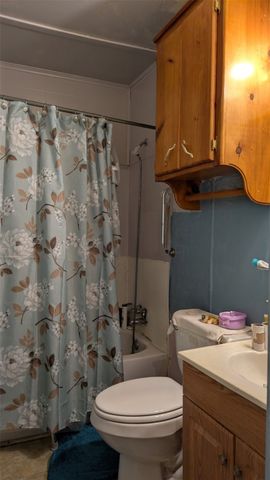 102 E Oak Avenue, Comanche, TX 76442