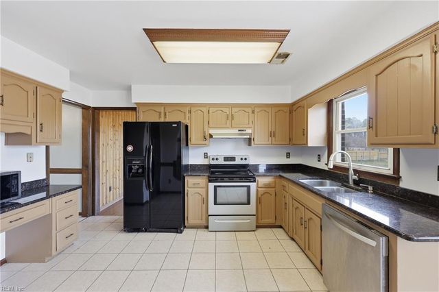 2552 Roundtree CIR, Chesapeake, VA 23323