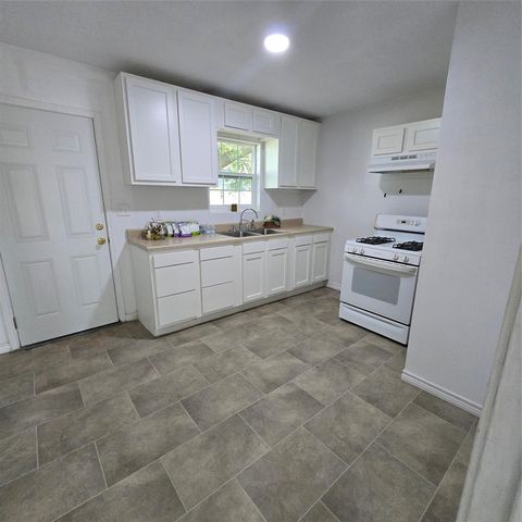 1003 Merchant Street, El Campo, TX 77437