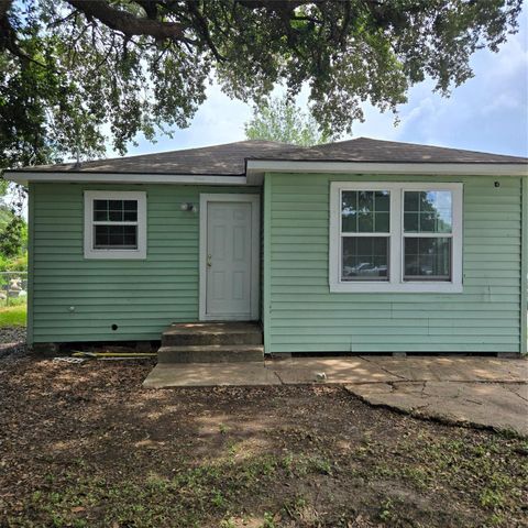 1003 Merchant Street, El Campo, TX 77437