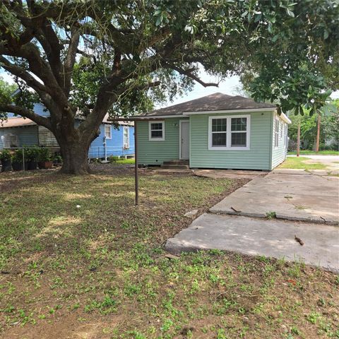 1003 Merchant Street, El Campo, TX 77437