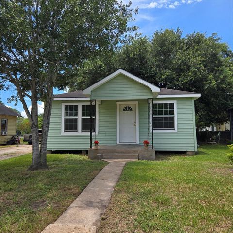 1003 Merchant Street, El Campo, TX 77437