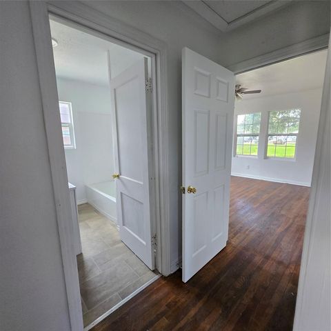 1003 Merchant Street, El Campo, TX 77437