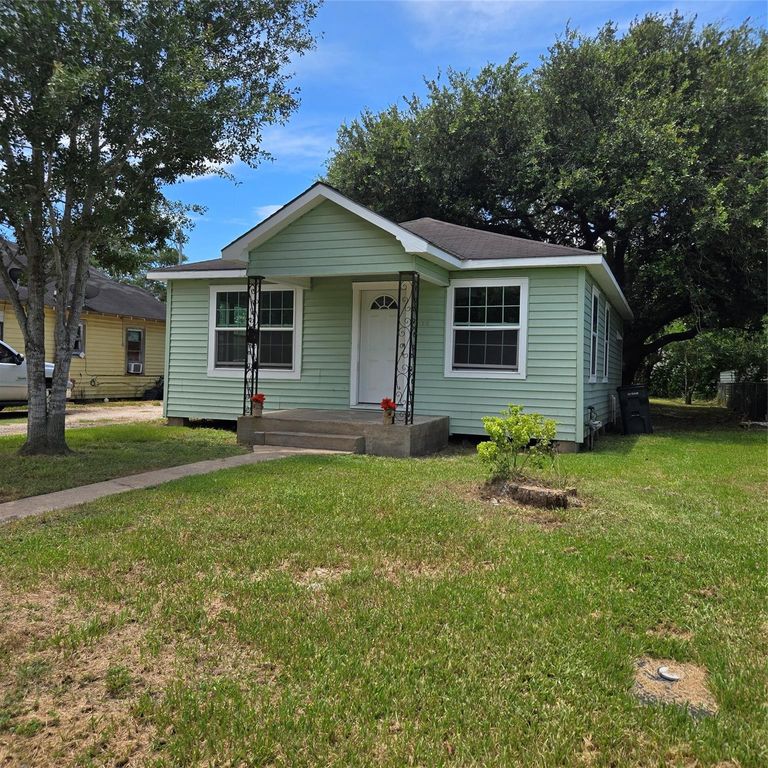 1003 Merchant Street, El Campo, TX 77437