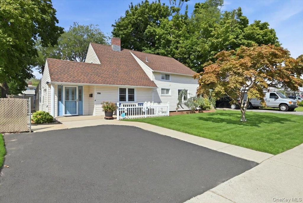 136 Tardy Lane S, Wantagh, NY 11793 — photo 2