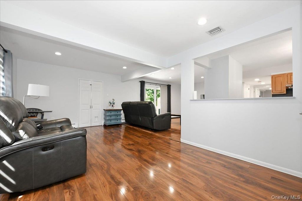 136 Tardy Lane S, Wantagh, NY 11793 — photo 4
