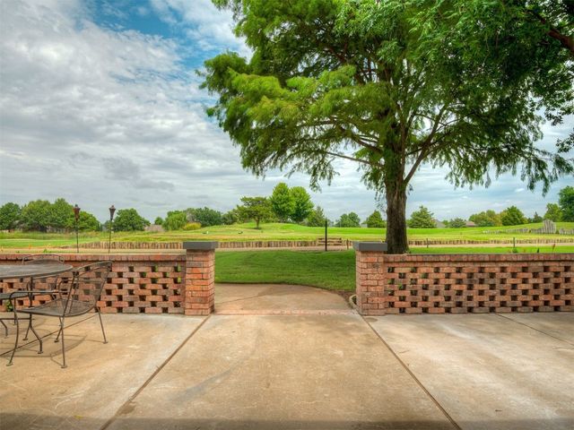 1601 IRVINE Drive, Edmond, OK 73025