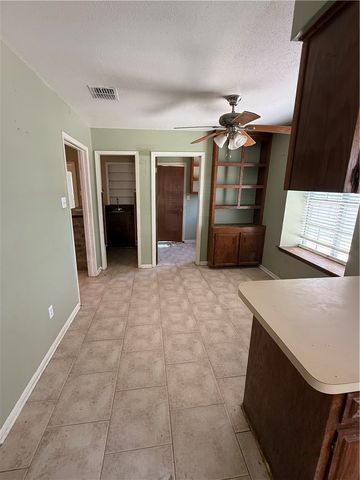 2014 Pecan Dr, Portland, TX 78374