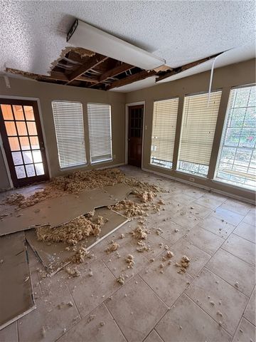 2014 Pecan Dr, Portland, TX 78374