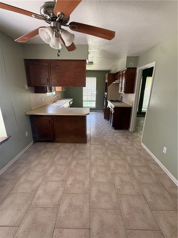2014 Pecan Dr, Portland, TX 78374
