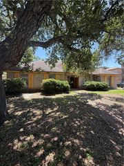 2014 Pecan Dr, Portland, TX 78374