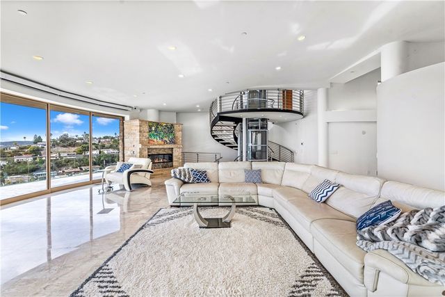1005 Madison Place, Laguna Beach, CA 92651