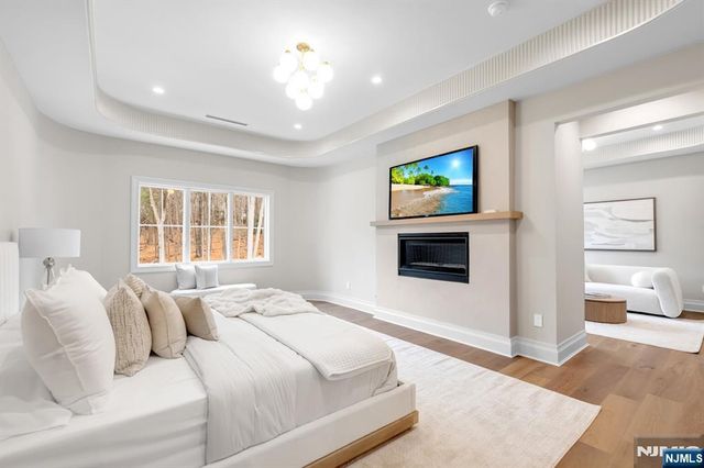 121 Jacquelin Avenue, Ho-ho-kus, NJ 07423