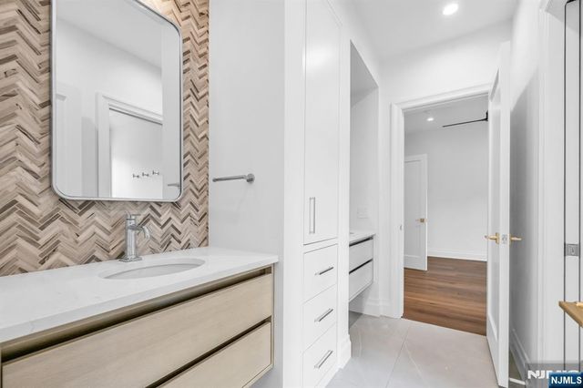 121 Jacquelin Avenue, Ho-ho-kus, NJ 07423