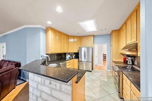 100 Glen Lakes Ct W, Ingram, TX 78025