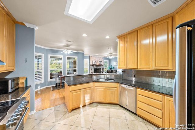 100 Glen Lakes Ct W, Ingram, TX 78025