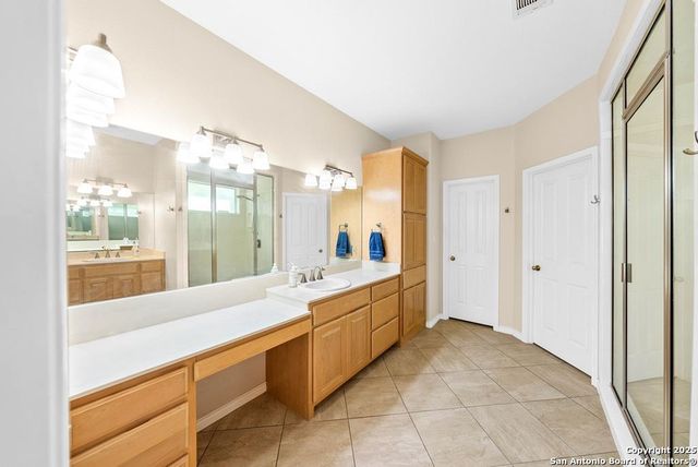 100 Glen Lakes Ct W, Ingram, TX 78025