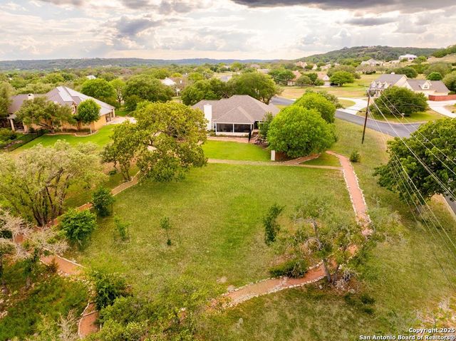 100 Glen Lakes Ct W, Ingram, TX 78025
