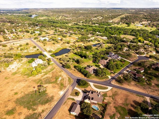 100 Glen Lakes Ct W, Ingram, TX 78025